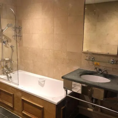 Oyo The Greyhound Inn Gerrards Cross Extérieur photo