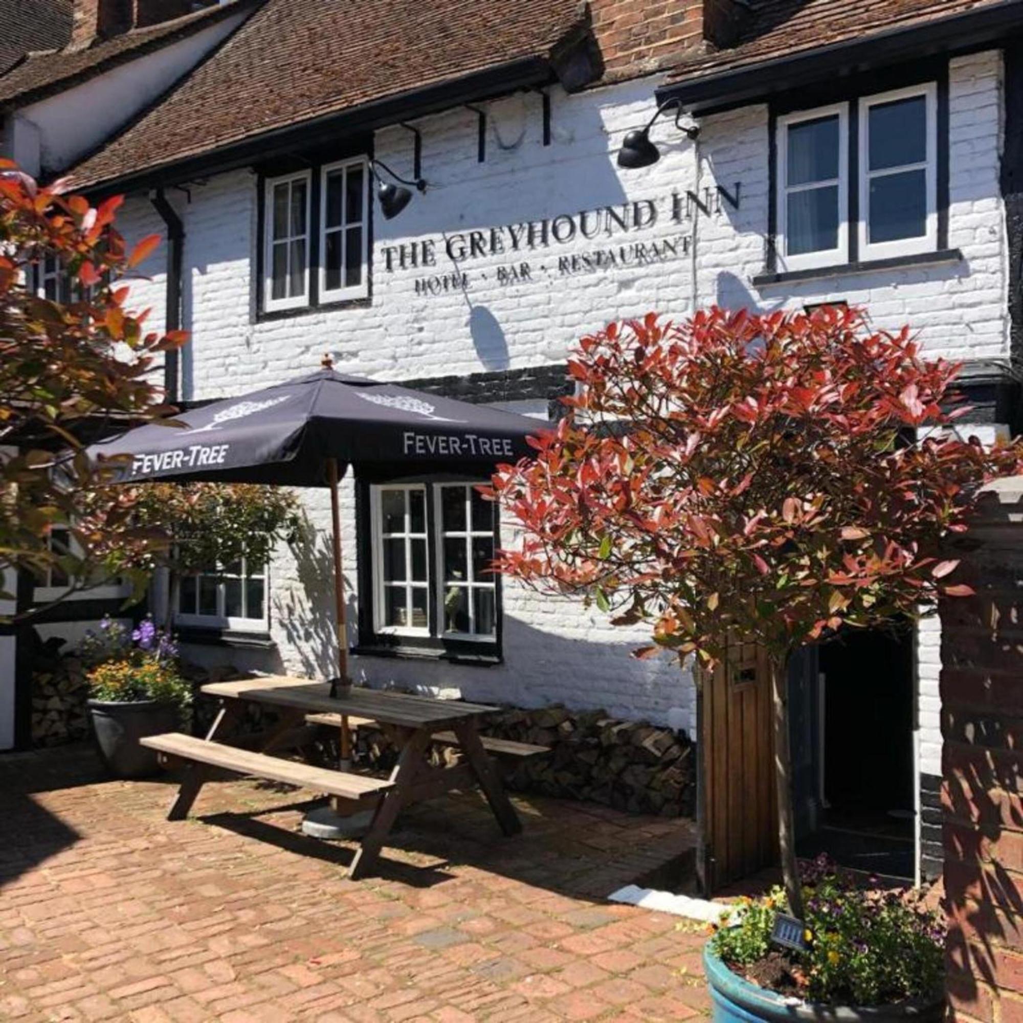 Oyo The Greyhound 3* Gerrards Cross