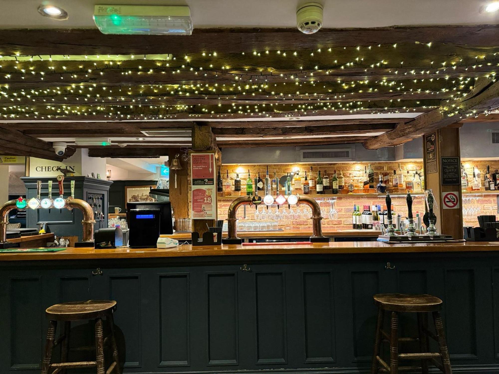 Oyo The Greyhound Hotel