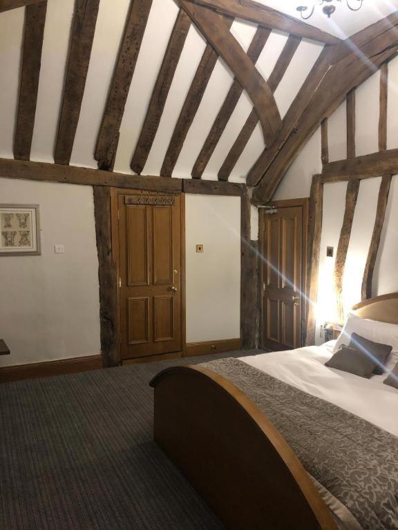 Hotel Oyo The Greyhound Gerrards Cross