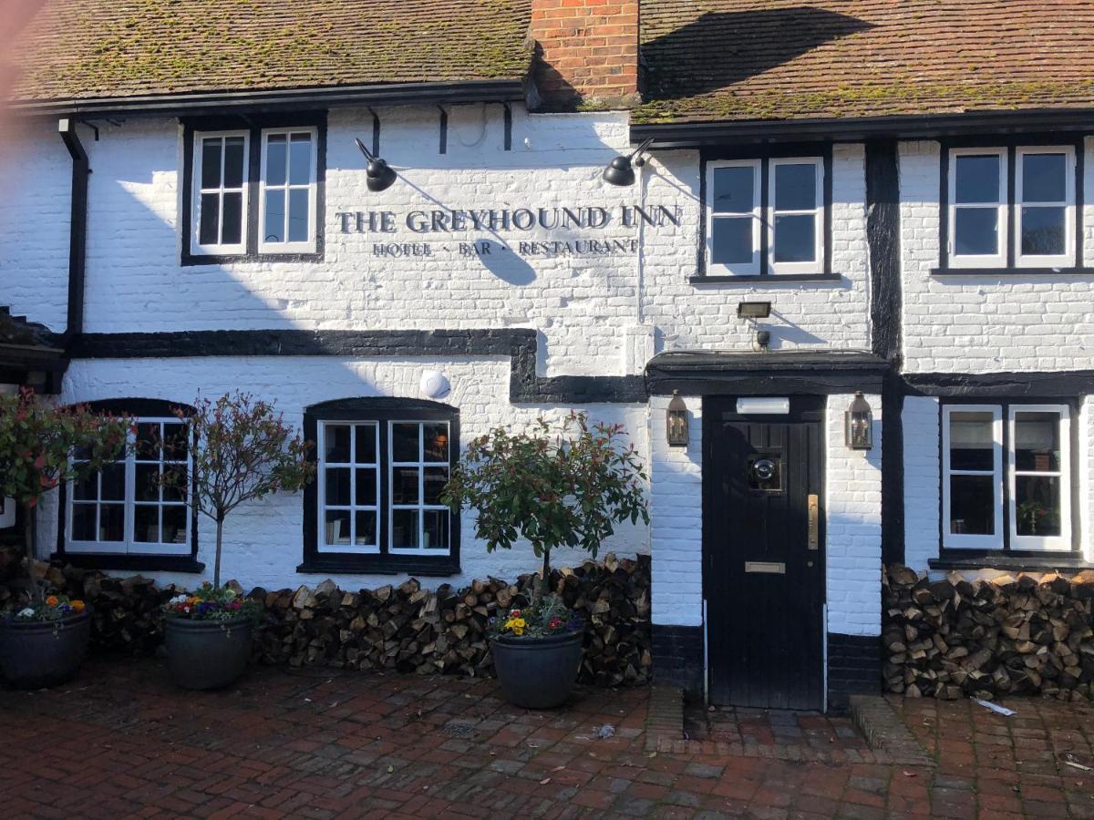 Oyo The Greyhound Hotel 3*